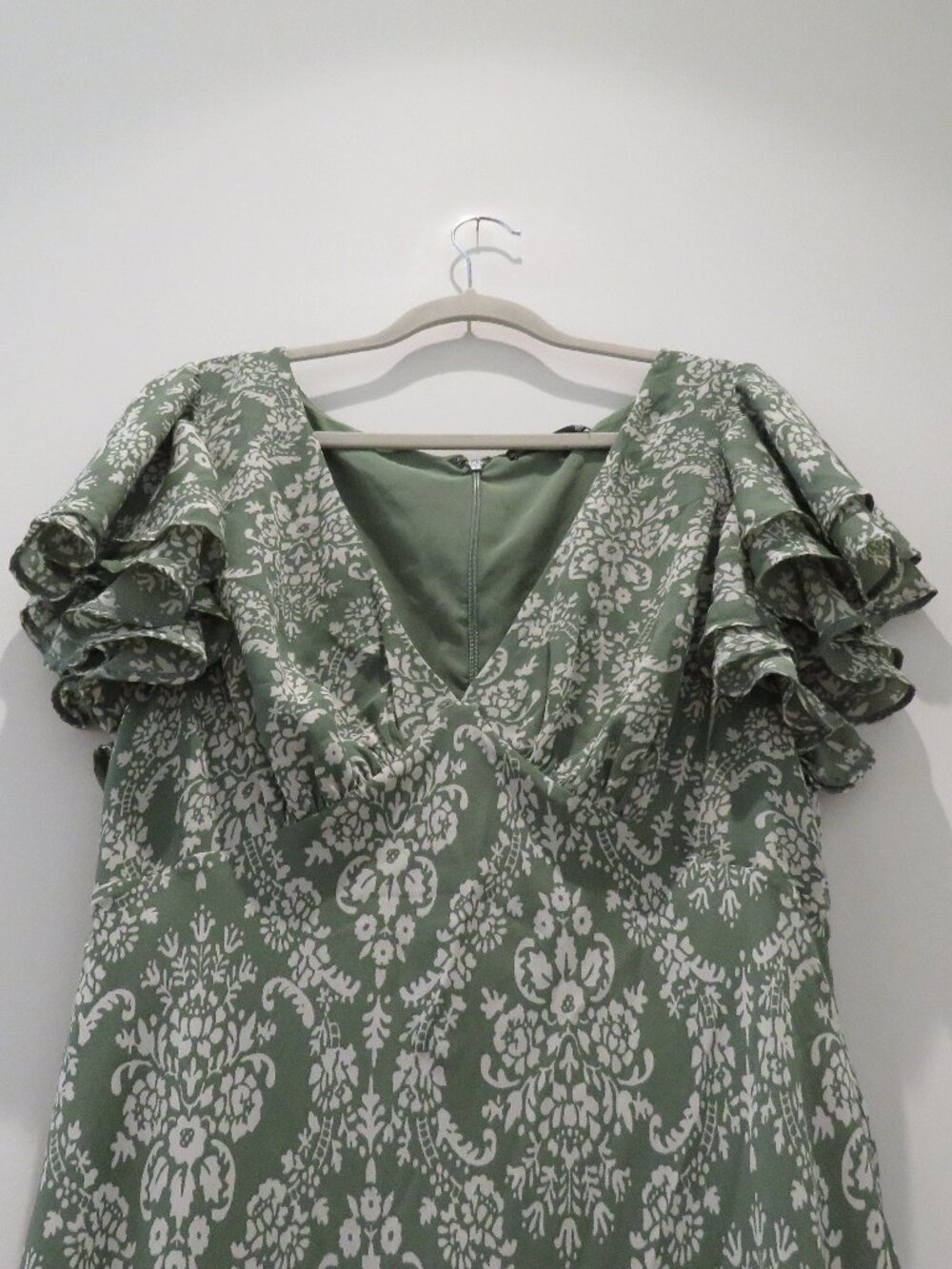 Abercrombie & Fitch Sage Green and Cream Floral Maxi Dress - Picture 8 of 16